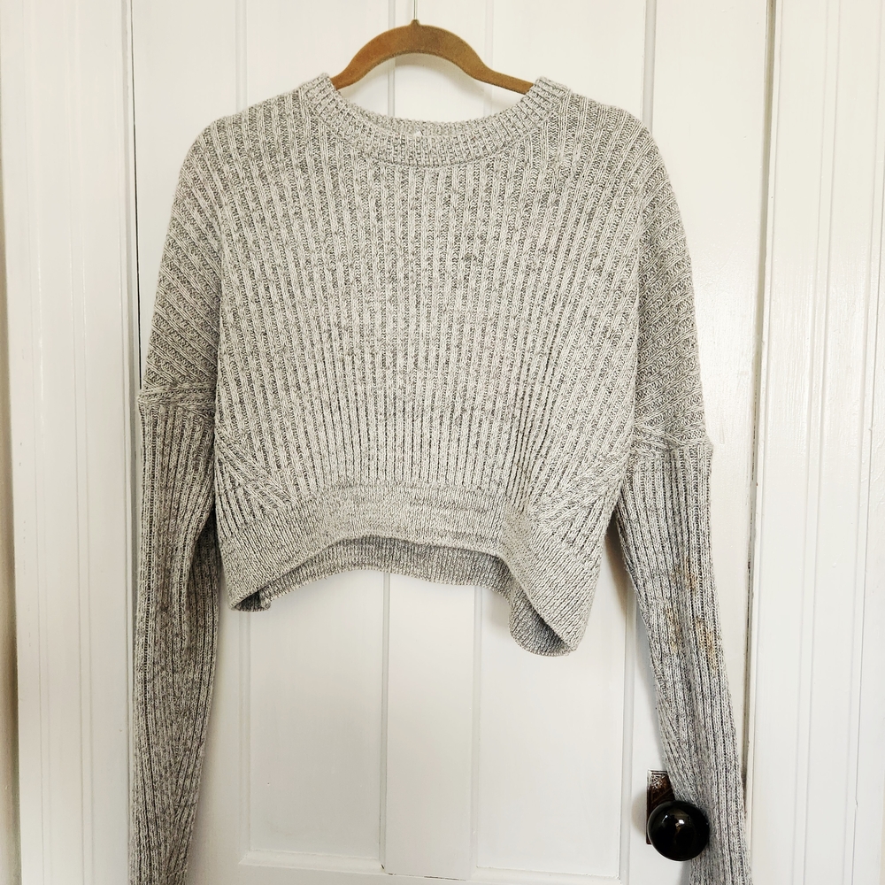 URBAN OUTFITTERS Light Gray Chunky Cropped Sweater Size Large
